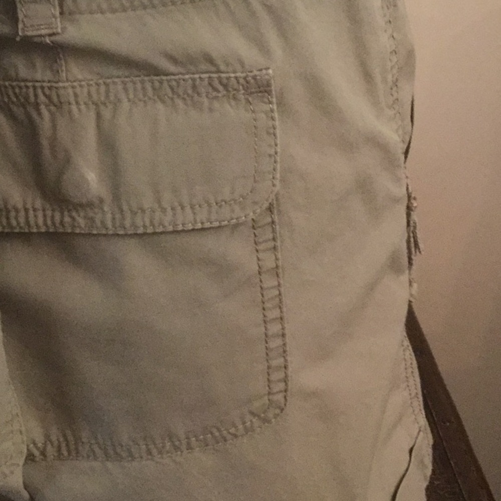 Kenneth Cole Cargo Shorts. - Picture 4 of 8